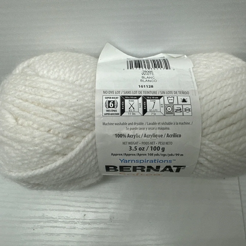 BERNAT SOFTEE CHUNKY YARN (3.5OZ), WHITE 161138. Super Bulky 6 Approx. 108 Yards